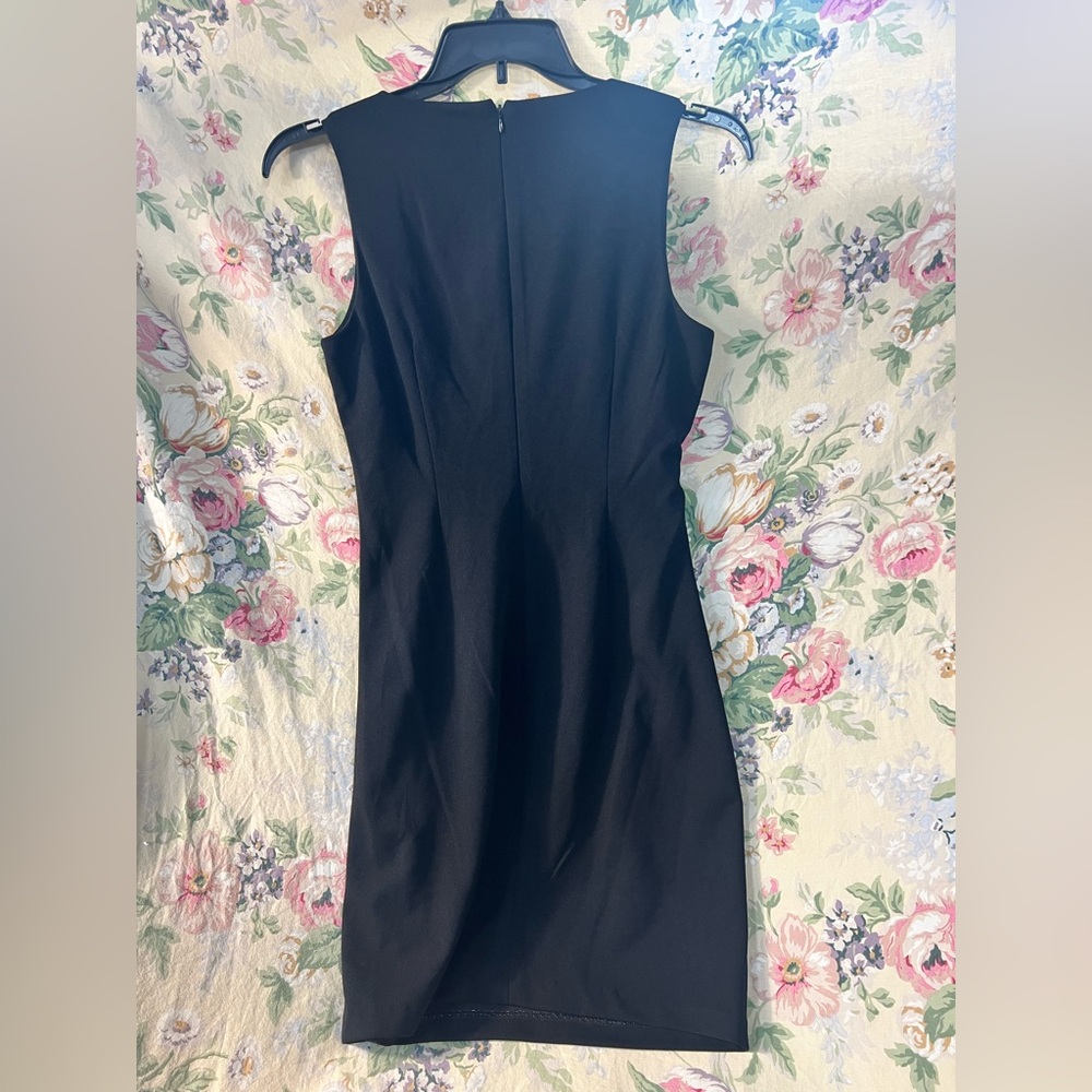 Elegant Black Sleeveless Mini Dress - Picture 4 of 12